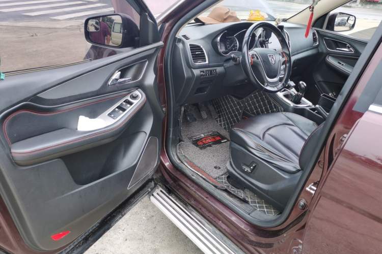 Used Baojun 560 2015 1.8L manual luxury version Driver Seat