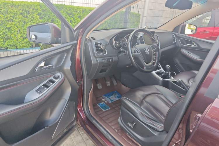 Used Baojun 560 2015 1.8L manual luxury version Driver Seat