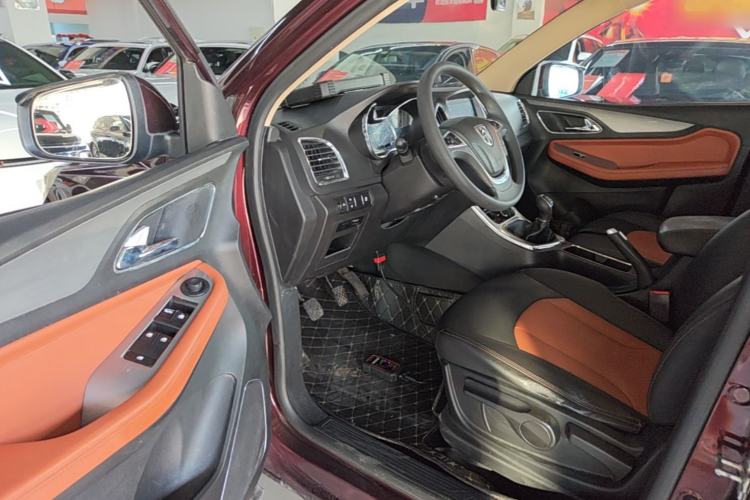 Used Baojun 560 2015 1.8L Manual Elite Edition Driver Seat