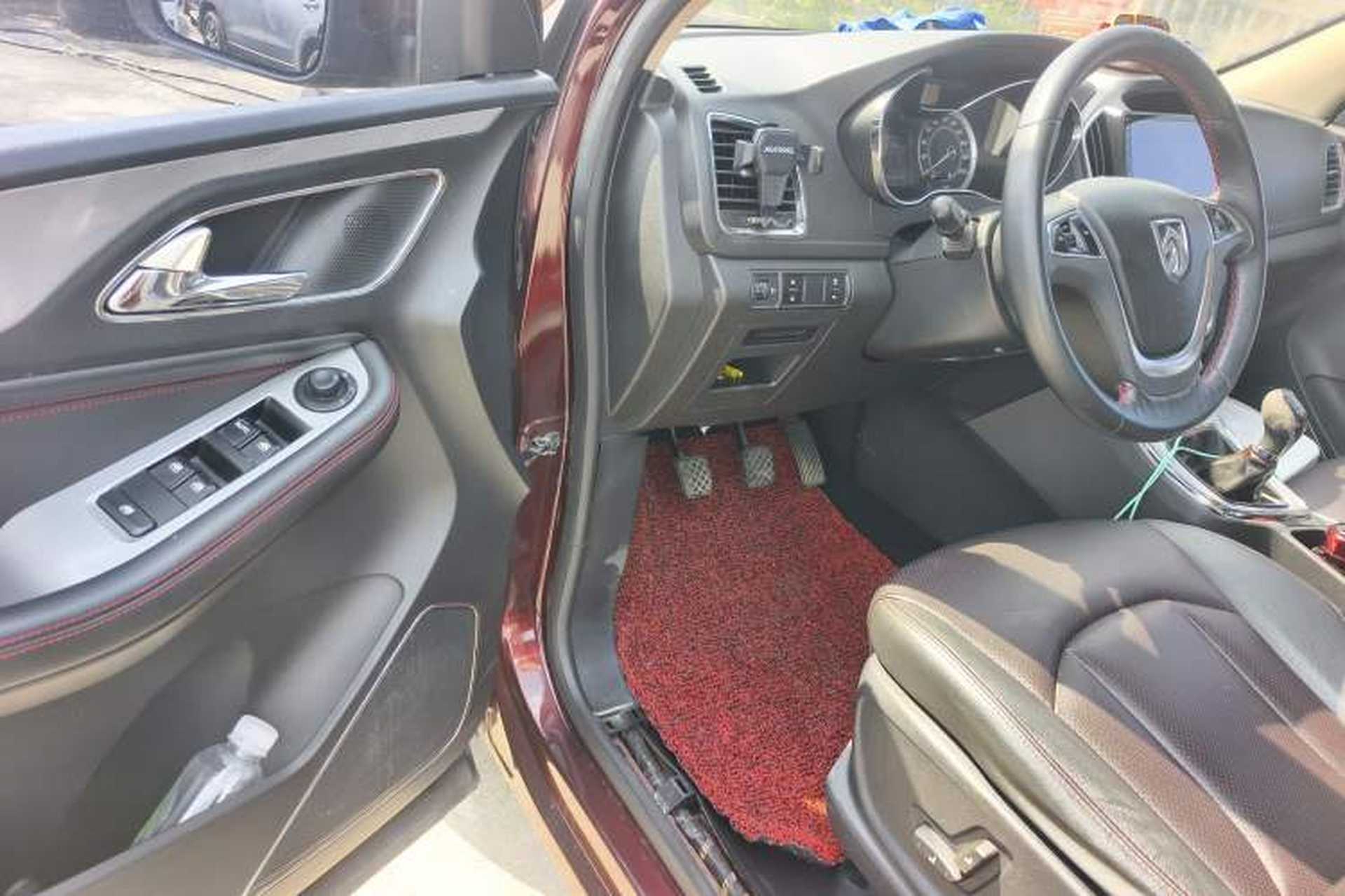 Used Baojun 560 2015 1.8L manual luxury version Driver Seat