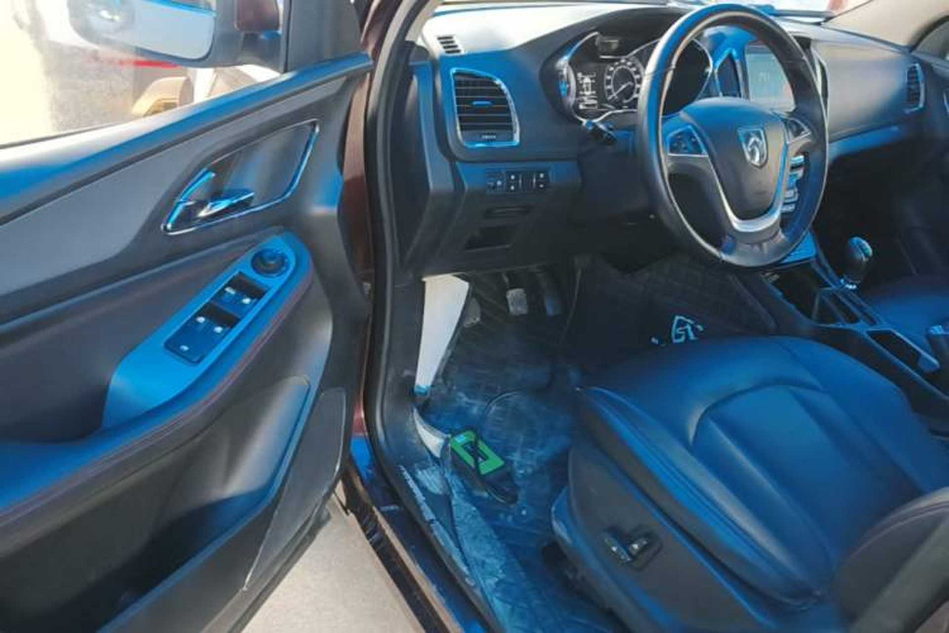 Used Baojun 560 2015 1.8L manual luxury version Driver Seat