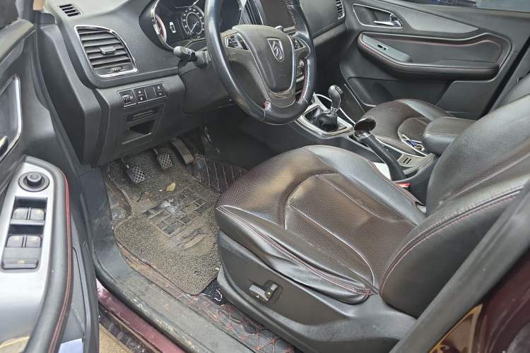 Used Baojun 560 2015 1.8L manual luxury version Driver Seat