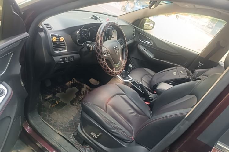 Used Baojun 560 2015 1.8L manual luxury version Driver Seat