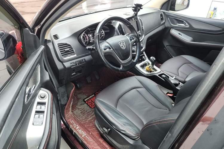 Used Baojun 560 2015 1.8L manual luxury version Driver Seat