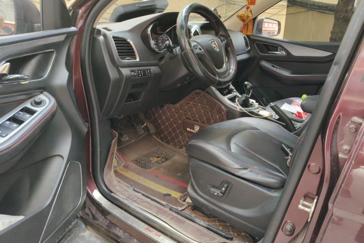 Used Baojun 560 2015 1.8L manual luxury version Driver Seat