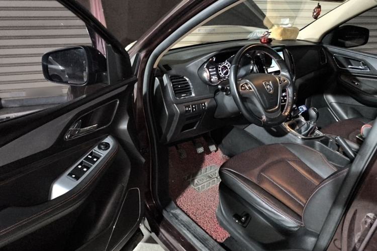 Used Baojun 560 2015 1.8L manual luxury version Driver Seat