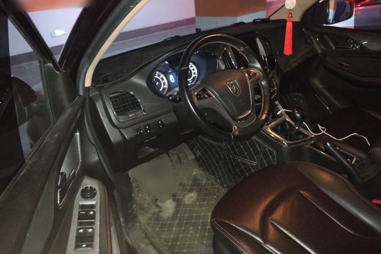 Used Baojun 560 2015 1.8L manual luxury version Driver Seat