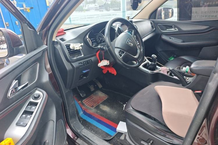 Used Baojun 560 2015 1.8L manual luxury version Driver Seat