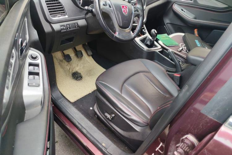Used Baojun 560 2015 1.8L manual luxury version Driver Seat