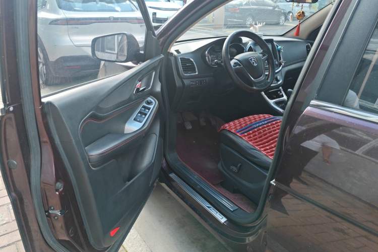 Used Baojun 560 2015 1.8L manual luxury version Driver Seat