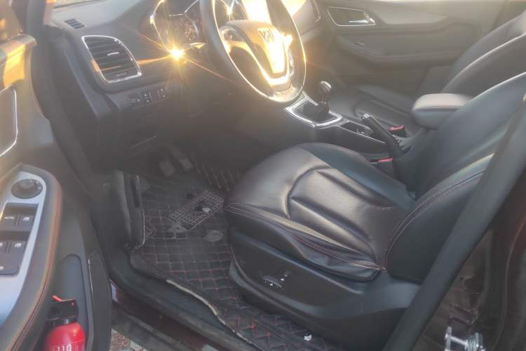 Used Baojun 560 2015 1.8L manual luxury version Driver Seat