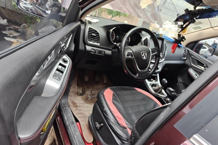 Used Baojun 560 2015 1.8L manual luxury version Driver Seat