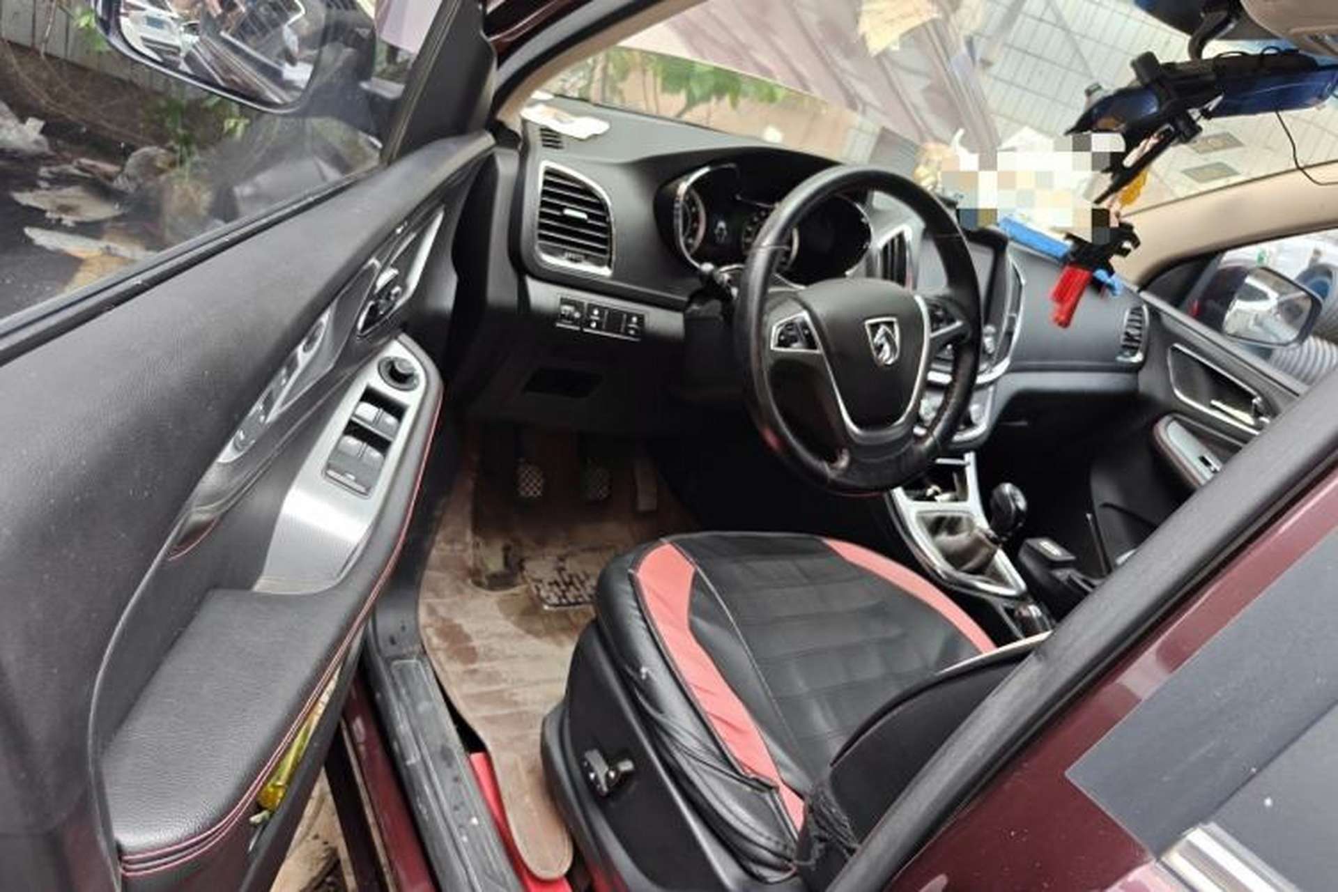 Used Baojun 560 2015 1.8L manual luxury version Driver Seat