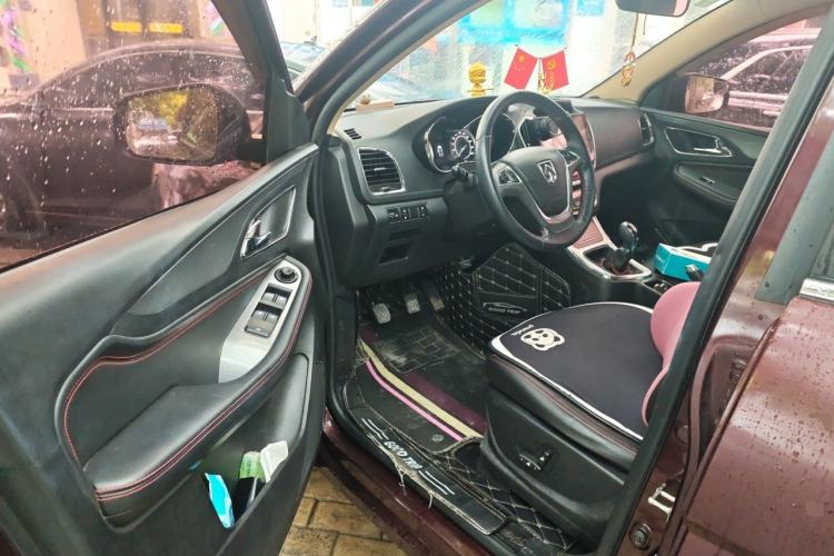 Used Baojun 560 2015 1.8L manual luxury version Driver Seat