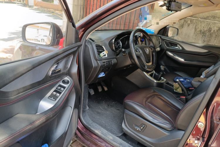 Used Baojun 560 2015 1.8L manual luxury version Driver Seat