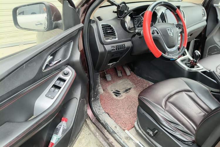 Used Baojun 560 2015 1.8L manual luxury version Driver Seat
