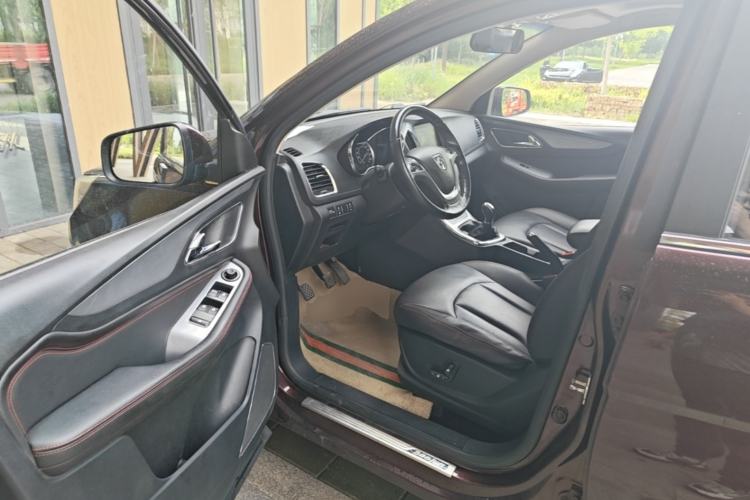 Used Baojun 560 2015 1.8L manual luxury version Driver Seat
