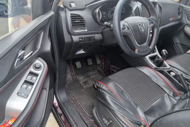 Used Baojun 560 2015 1.8L manual luxury version Driver Seat