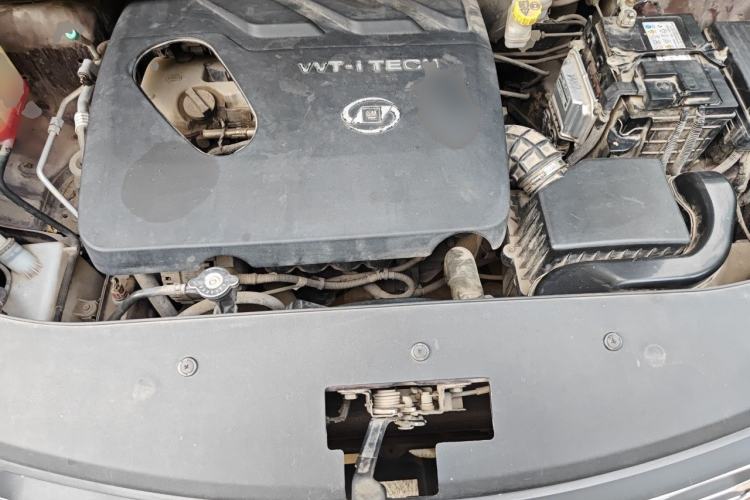 Used Baojun 560 2015 1.8L manual luxury version Engine Bay