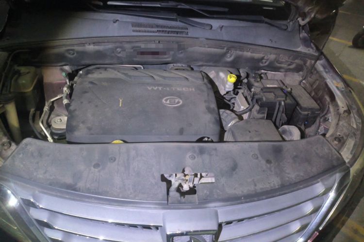 Used Baojun 560 2015 1.8L manual luxury version Engine Bay