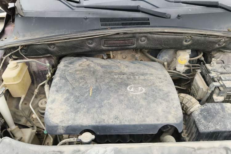Used Baojun 560 2015 1.8L manual luxury version Engine Bay