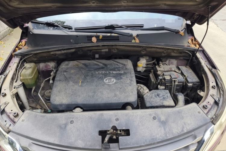 Used Baojun 560 2015 1.8L manual luxury version Engine Bay