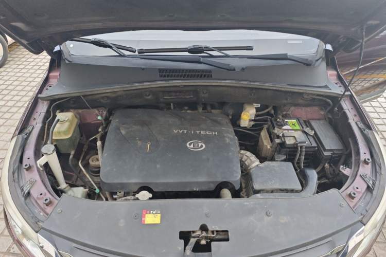 Used Baojun 560 2015 1.8L manual luxury version Engine Bay