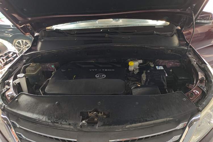 Used Baojun 560 2015 1.8L Manual Elite Edition Engine Bay