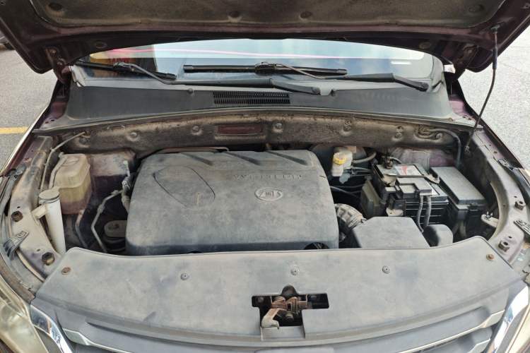 Used Baojun 560 2015 1.8L manual luxury version Engine Bay