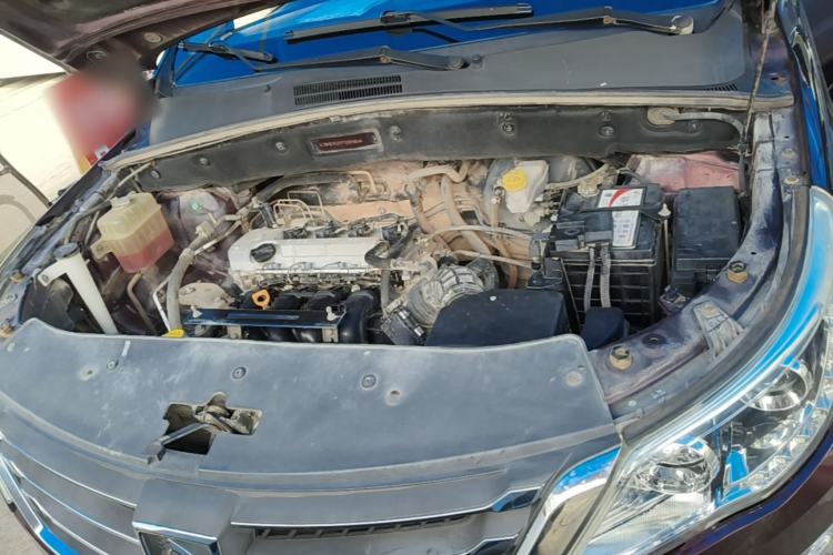 Used Baojun 560 2015 1.8L manual luxury version Engine Bay