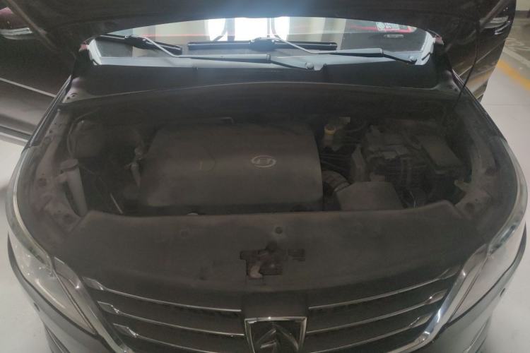 Used Baojun 560 2015 1.8L manual luxury version Engine Bay