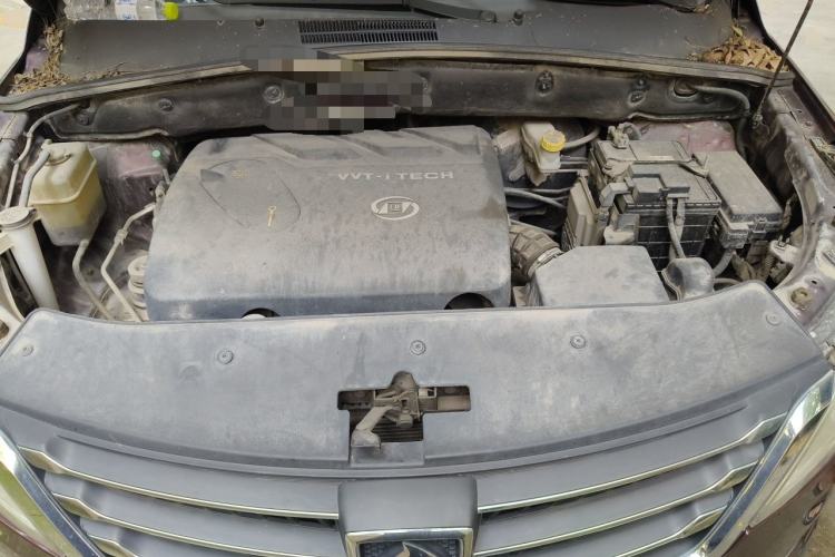 Used Baojun 560 2015 1.8L manual luxury version Engine Bay
