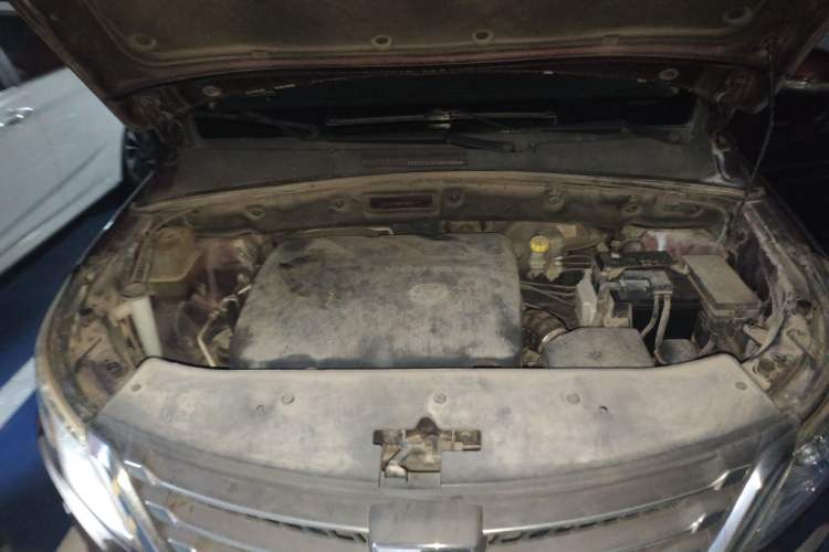 Used Baojun 560 2015 1.8L manual luxury version Engine Bay