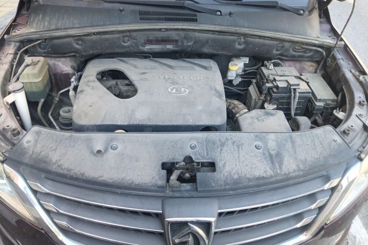 Used Baojun 560 2015 1.8L manual luxury version Engine Bay