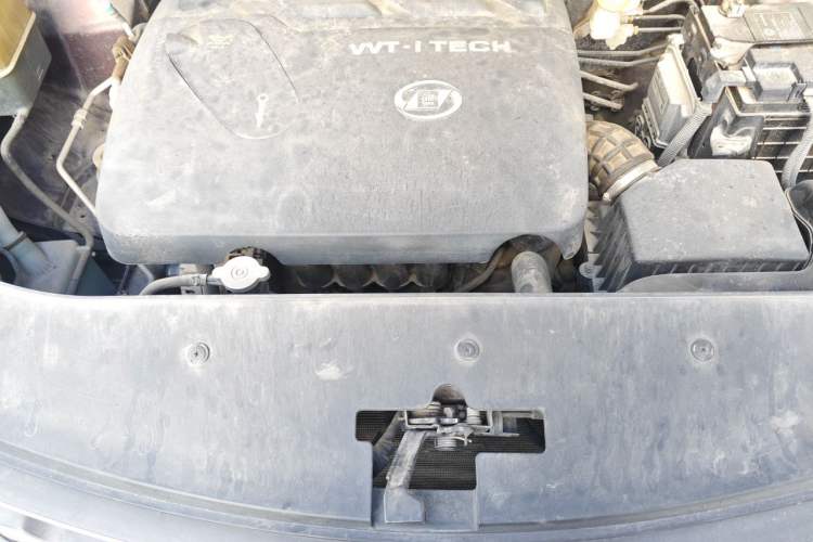 Used Baojun 560 2015 1.8L manual luxury version Engine Bay