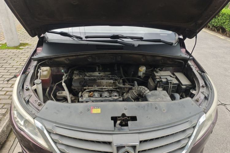 Used Baojun 560 2015 1.8L manual luxury version Engine Bay