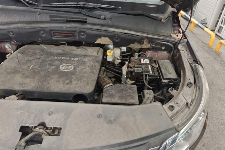 Used Baojun 560 2015 1.8L Manual Elite Edition Engine Bay Left