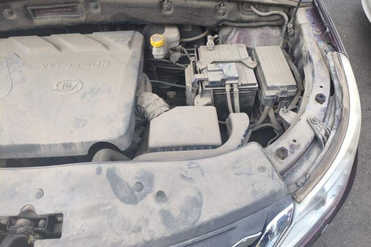 Used Baojun 560 2015 1.8L Manual Elite Edition Engine Bay Left