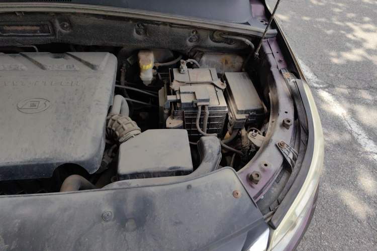 Used Baojun 560 2015 1.8L Manual Elite Edition Engine Bay Left