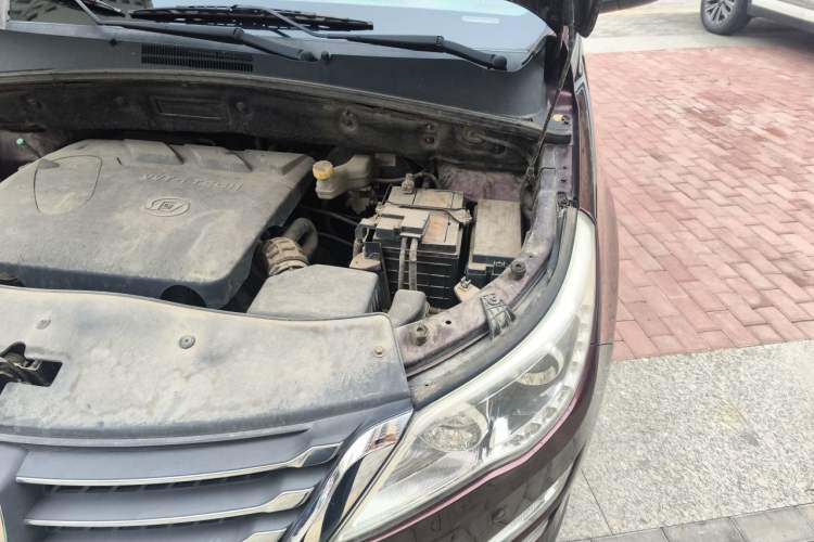 Used Baojun 560 2015 1.8L manual luxury version Engine Bay Left