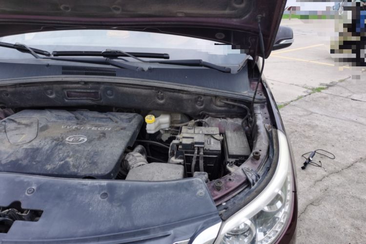 Used Baojun 560 2015 1.8L manual luxury version Engine Bay Left