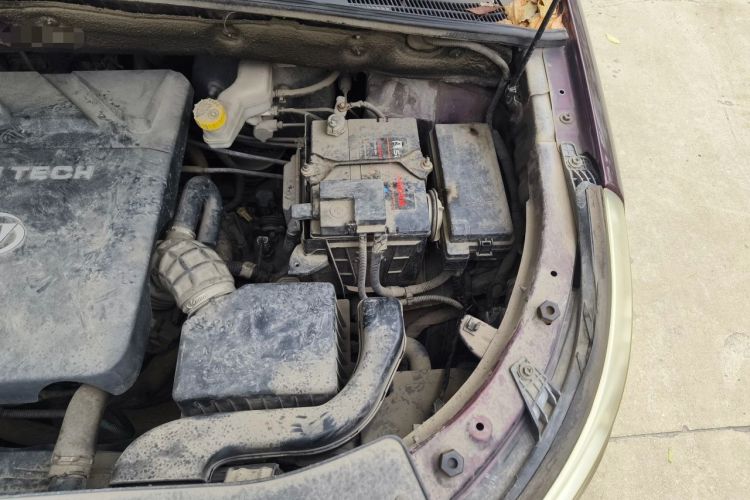 Used Baojun 560 2015 1.8L manual luxury version Engine Bay Left