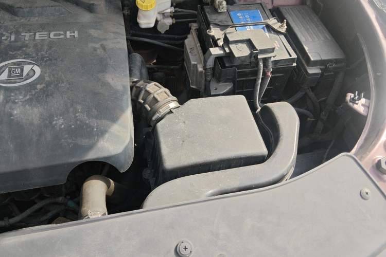 Used Baojun 560 2015 1.8L manual luxury version Engine Bay Left
