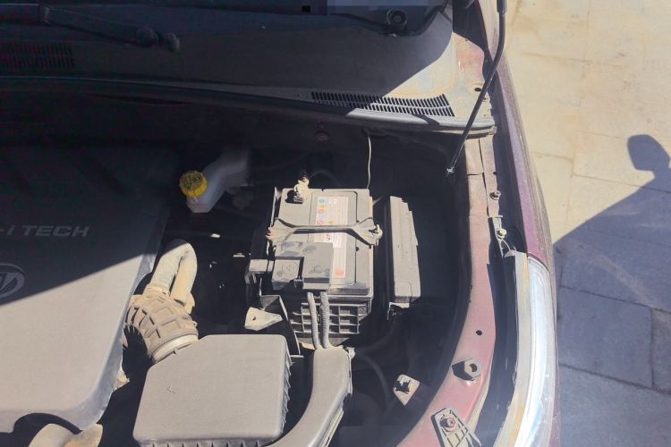 Used Baojun 560 2015 1.8L Manual Elite Edition Engine Bay Left