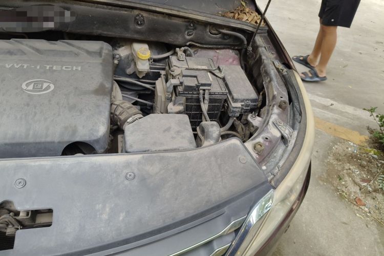 Used Baojun 560 2015 1.8L manual luxury version Engine Bay Left