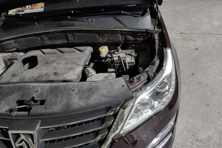 Used Baojun 560 2015 1.8L manual luxury version Engine Bay Left