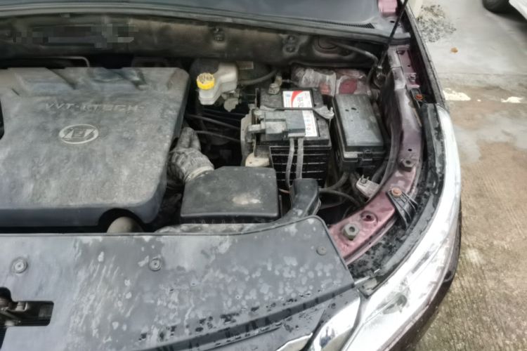 Used Baojun 560 2015 1.8L manual luxury version Engine Bay Left