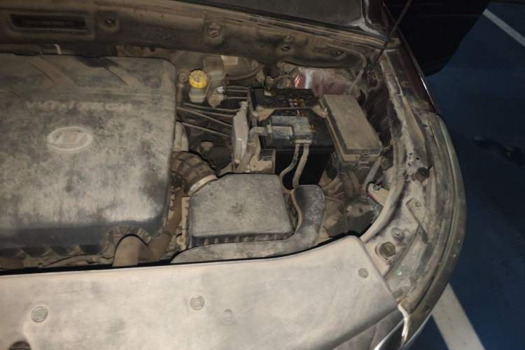 Used Baojun 560 2015 1.8L manual luxury version Engine Bay Left