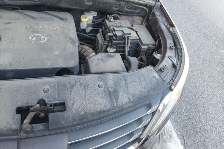 Used Baojun 560 2015 1.8L manual luxury version Engine Bay Left