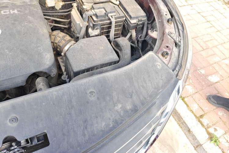 Used Baojun 560 2015 1.8L manual luxury version Engine Bay Left